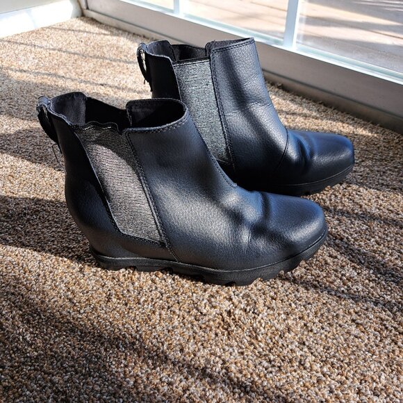 Sorel Women's Joan of Arctic Wedge III Chelsea boot in black leather with silver - Picture 4 of 10